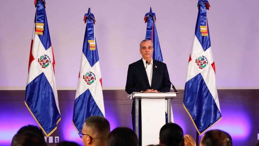 Abinader reacciona a denuncia contra comercio chino: todas las empresas deben cumplir la ley
