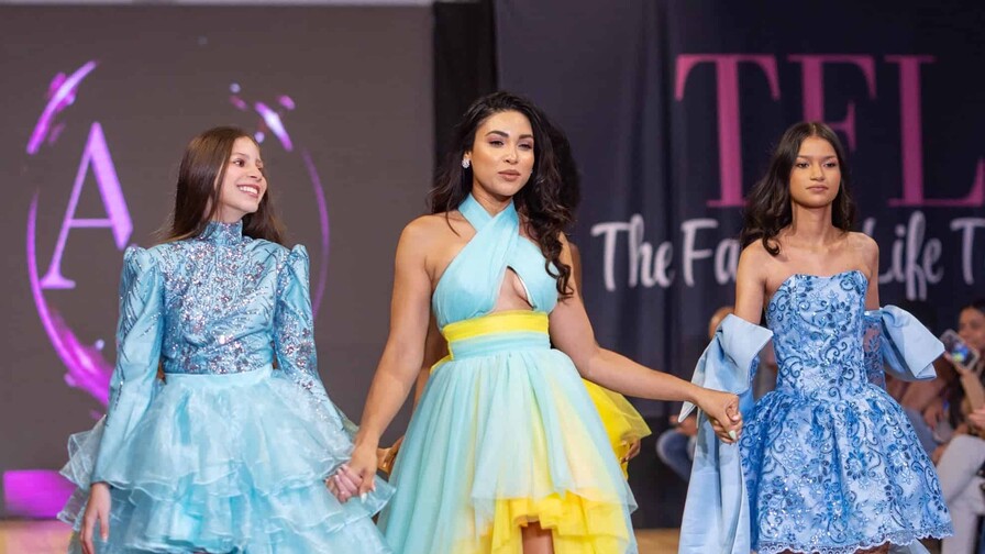 Leticia Lasose lleva el universo de Aurora Dresses a New York Fashion Week con “Sophia”