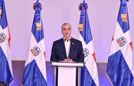 Luis Abinader advierte que todas las empresas deben cumplir la ley sin importar su nacionalidad