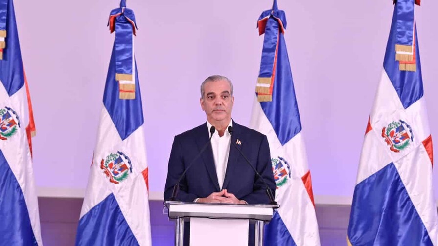 Luis Abinader advierte que todas las empresas deben cumplir la ley sin importar su nacionalidad
