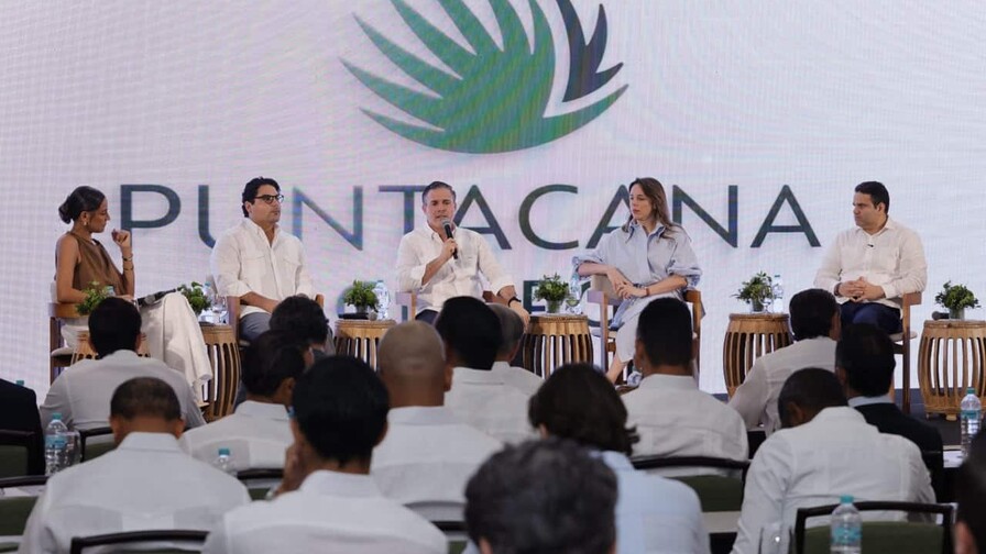 Primera edición del Foro Punta Cana reúne a líderes para debatir transformaciones de RD