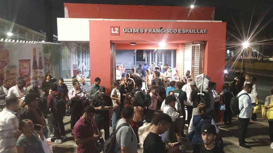 Ahora no sé qué voy hacer: usuarios varados expresan descontentos por fallo en Línea 2 del Metro