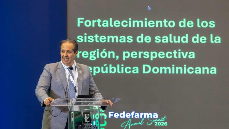 El ministro de Salud Pública plantea revisar los incentivos ante la alta tasa de cesáreas en RD