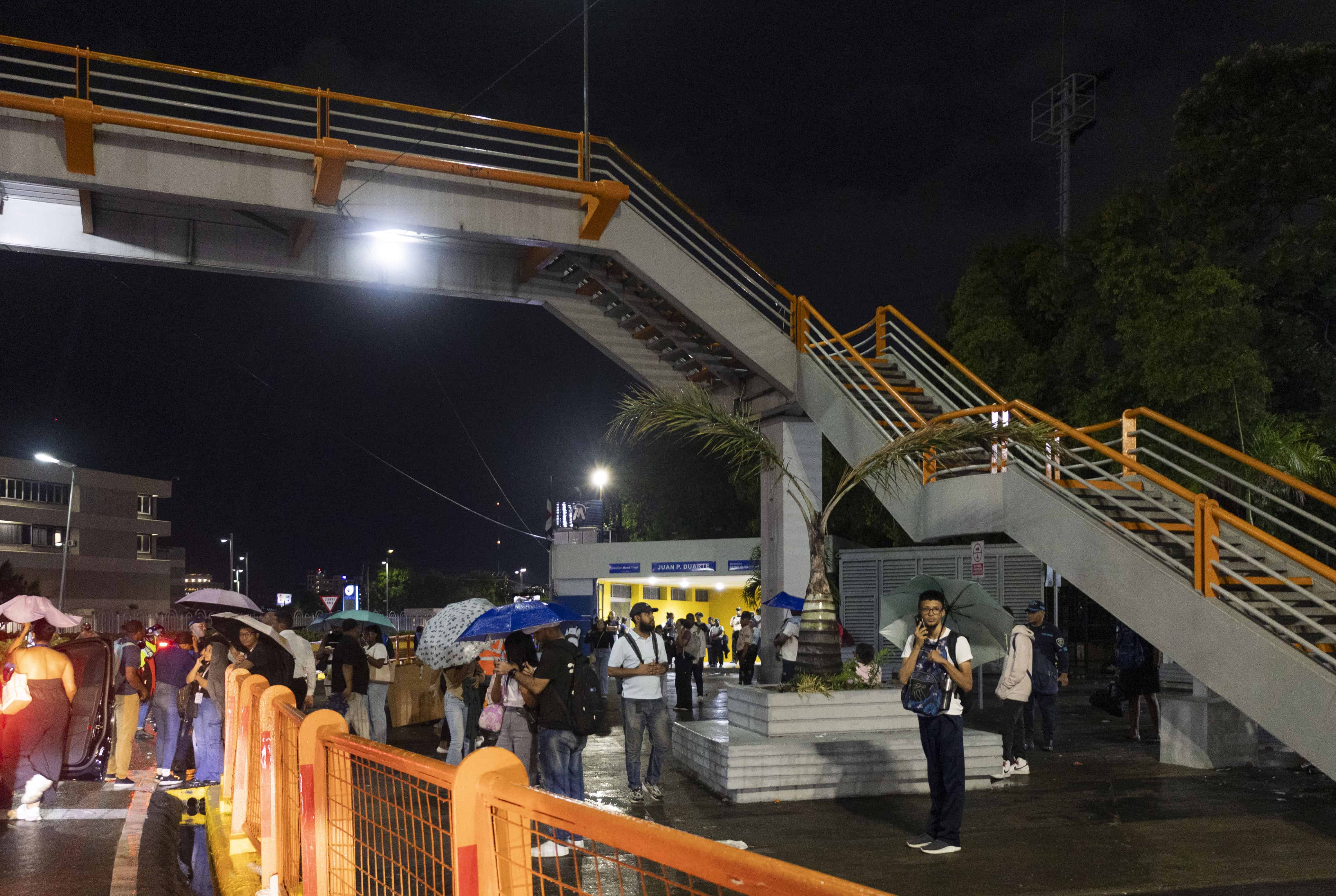Cada día más de 300,000 personas utilizan el Metro, según las autoridades.