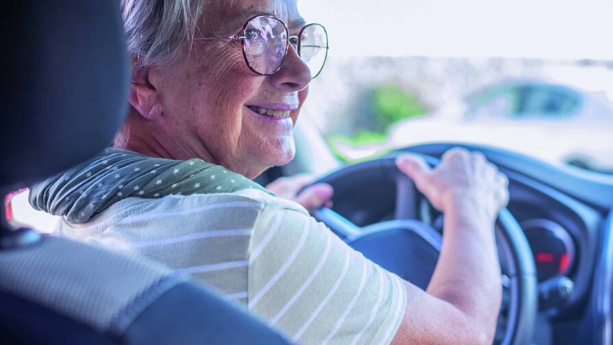 El Intrant y la controversia sobre licencias de conducir para mayores de 75 años