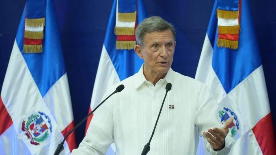 Abinader condecorará al excanciller Roberto Álvarez por su gestión al frente del Mirex