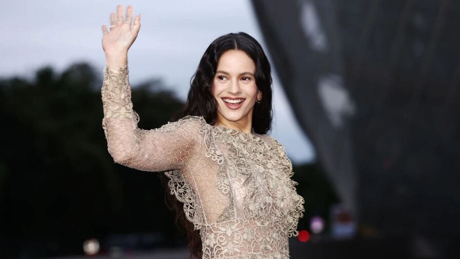Rosalía despide en Miami su gira “LUX” con lágrimas y un último confesionario