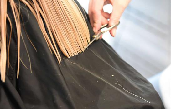 ¿Hay que cortarse el pelo después del verano?