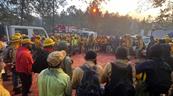 Incendio en Sierra de Bahoruco avanza hasta menos de 200 metros del mirador del Hoyo de Pelempito