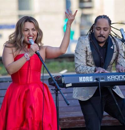 La bachata y merengue de Yanco Santana brillan en la televisión rusa