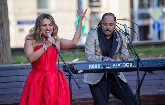 La bachata y merengue de Yanco Santana brillan en la televisión rusa