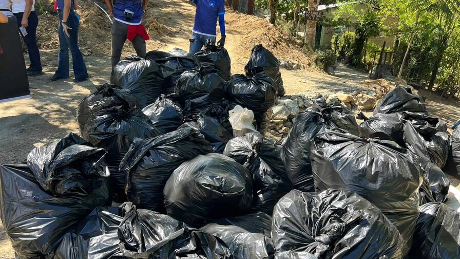 Retiran 7,550 libras de residuos de las riberas del río Camú en La Vega