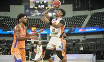 Los Prados resisten reacción de Huellas del Siglo para un triunfo 66-65 en el superior distrital