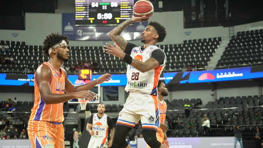 Los Prados resisten reacción de Huellas del Siglo para un triunfo 66-65 en el superior distrital