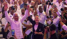 Ricardo de los Santos asume dirección de campaña de Carolina Mejía y pide defenderla con argumentos