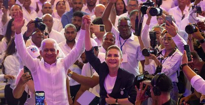 Ricardo de los Santos asume dirección de campaña de Carolina Mejía y pide defenderla con argumentos