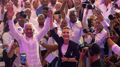 Ricardo de los Santos asume dirección de campaña de Carolina Mejía y pide defenderla con argumentos