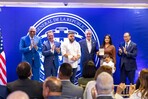 Abinader llega a Nueva York y encabeza entrega del primer pasaporte electrónico a dominicanos