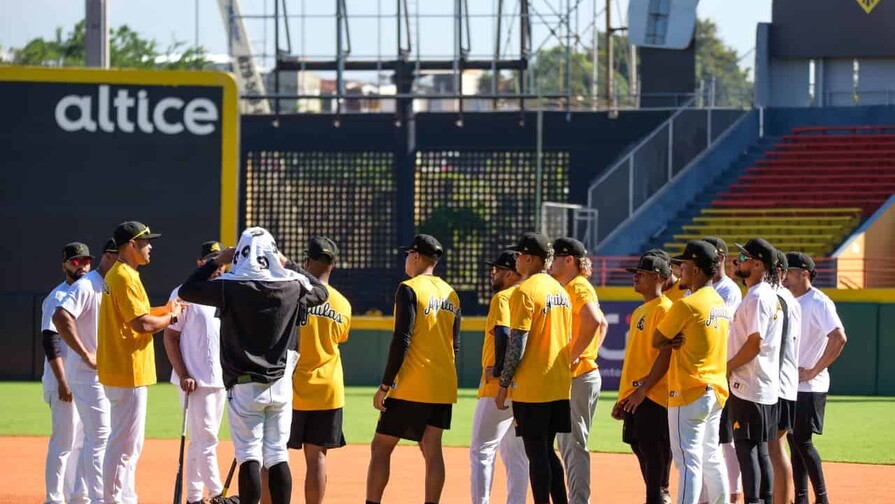 Las Águilas Cibaeñas abren su campo de entrenamientos con la mira puesta en la corona 23 Las Águilas Cibaeñas abren su campo de entrenamientos con la mira puesta en la corona 23