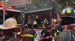 Seis bomberos heridos durante incendio de cuatro alarmas en restaurante de Brooklyn