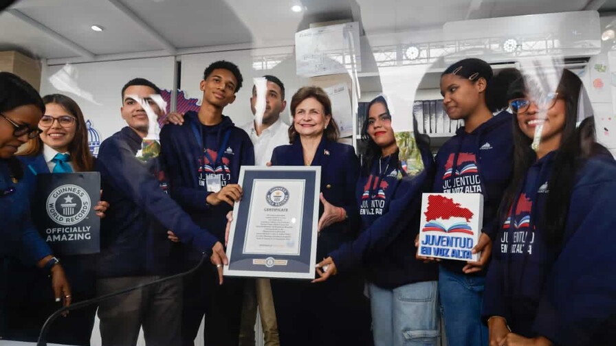 ¡Récord Guinness recuperado! República Dominicana supera las 500 horas de lectura en voz alta ¡Récord Guinness recuperado! República Dominicana supera las 500 horas de lectura en voz alta