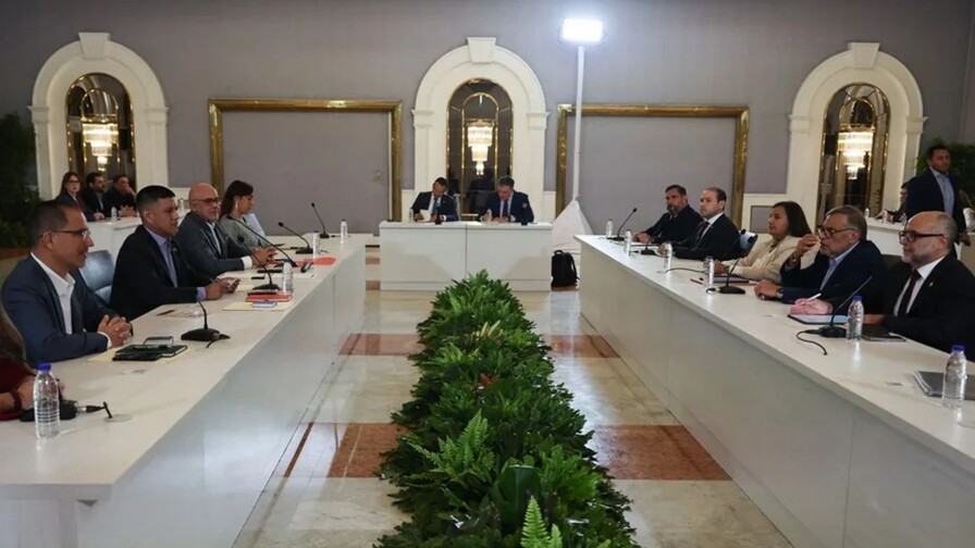 Segunda ronda de diálogo entre el chavismo y la oposición se extenderá hasta el viernes Segunda ronda de diálogo entre el chavismo y la oposición se extenderá hasta el viernes