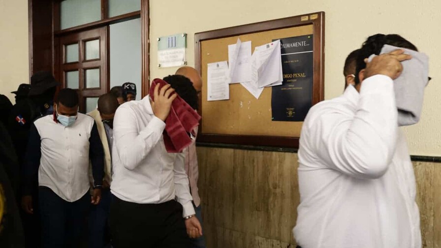 Tras no ser hallada en allanamientos, se entrega gastroenteróloga implicada en Senasa 2.0