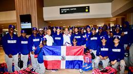 Selección dominicana de béisbol parte hacia México para disputar la Copa Mundial U-15