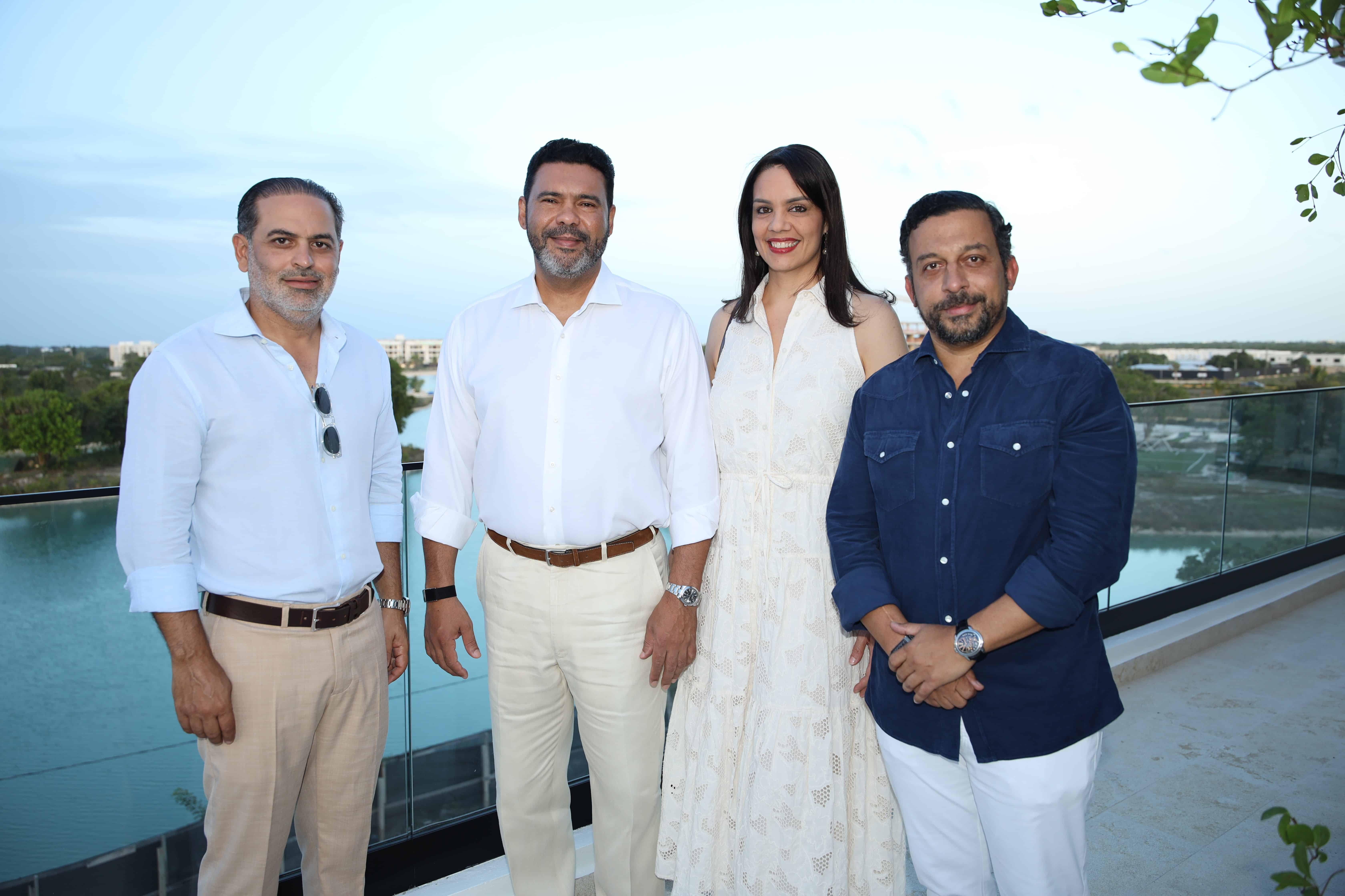 Joan Jimenez, Rafael Duluc (cholitin) y su esposa, Guillermo Sención