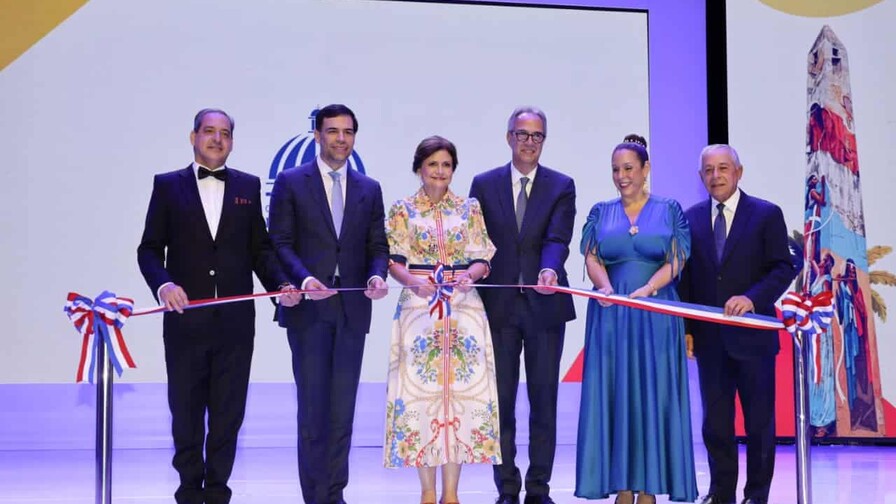 La Feria del Libro 2026 comienza con una invitación a abrir un libro y en ello un mundo