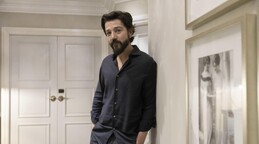 Diego Luna recibe el Premio Agenda 2030 por Ceniza en la boca en San Sebastián
