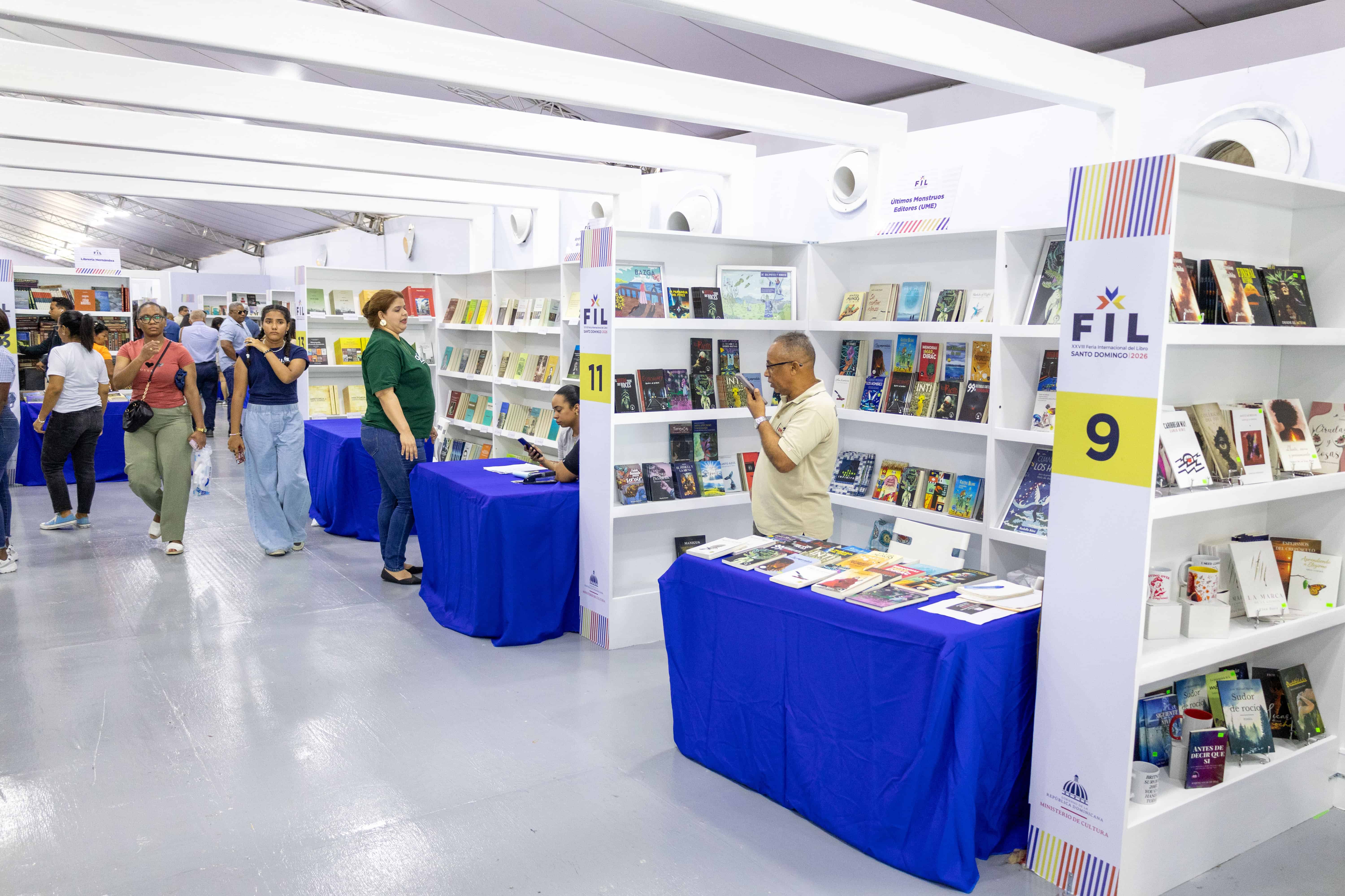 Parte de los stands con libros a la venta en la Feria del Libro