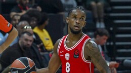 El dominicano Montero lidera al Olympiacos para acceder a la final de la Supercopa