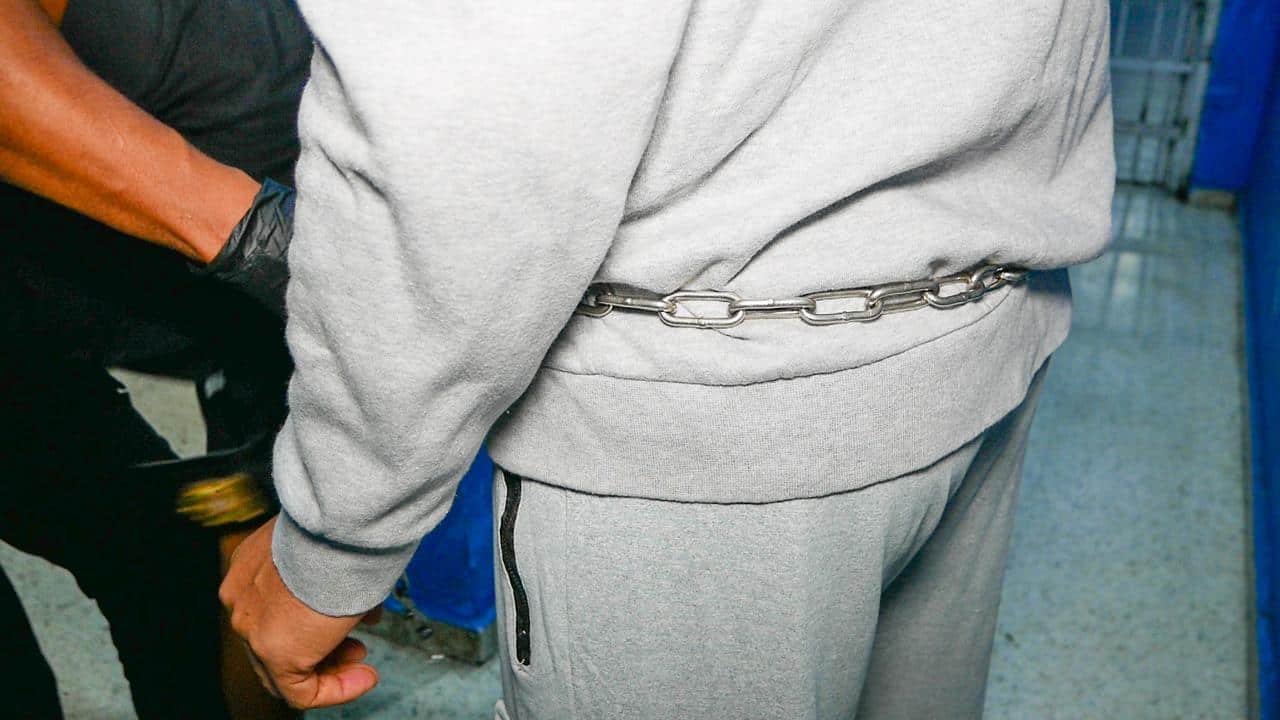 Fotografía distribuida por la Dirección Nacional de Control de Drogas (DNCD) de los dominicanos Rafael Hidalgo García, alias “Pequeño” o “Viejo”, y Domingo Rivera Trinidad, alias “Tyson” o “El Sobrino”, quienes fueron extraditados a los Estados Unidos.