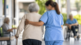 América Latina envejece y pone a prueba sus sistemas de salud, advierte informe de la OCDE