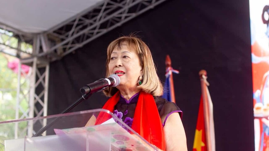 Rosa Ng Báez defiende el comercio chino en el país y dice que aporta a la economía