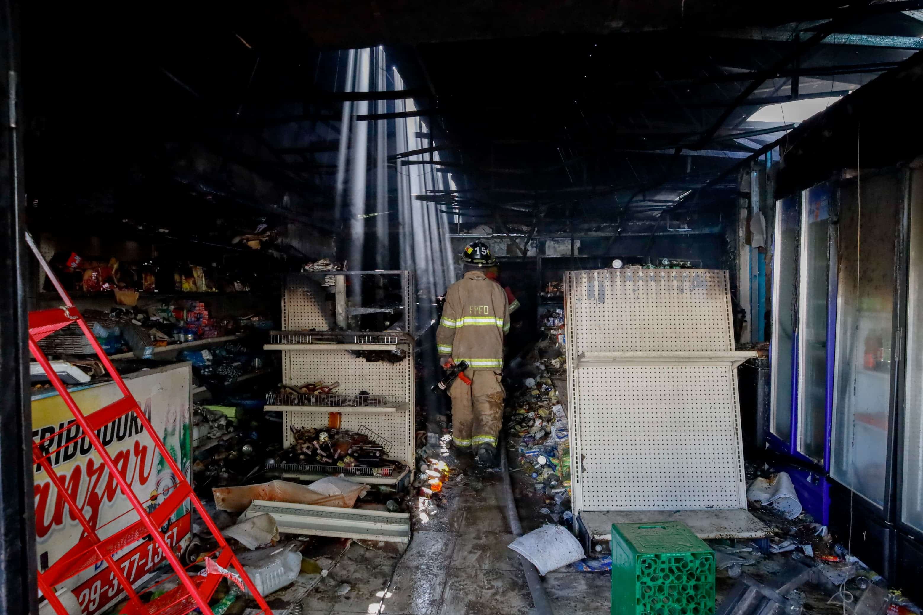 <br>El fuego se inició alrededor de las 3:00 de la madrugada por causas que hasta el momento se desconocen.<br><br>