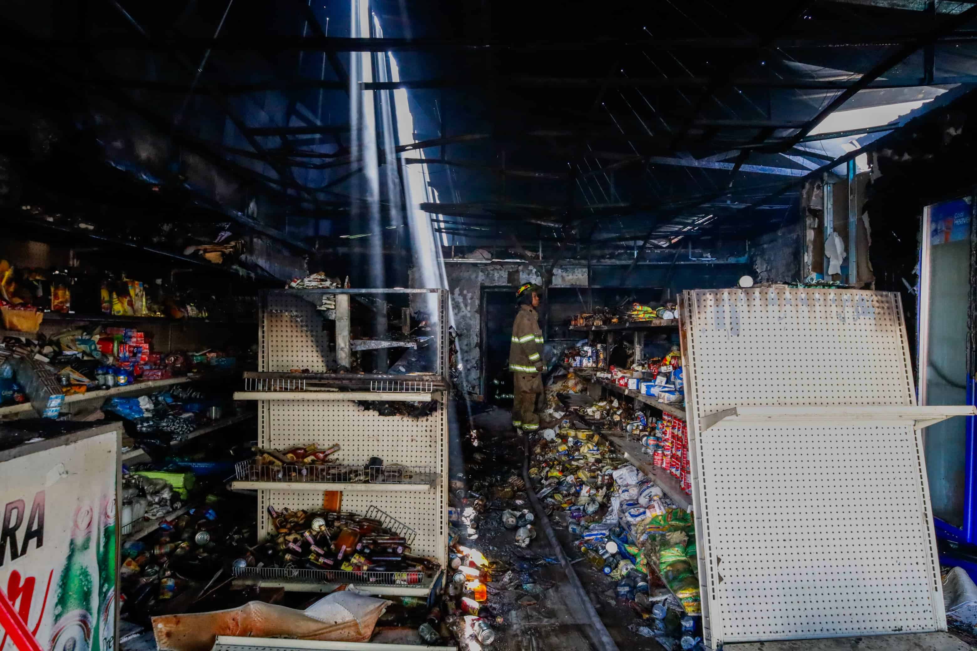 El fuego se inició alrededor de las 3:00 de la madrugada por causas que hasta el momento se desconocen.<br><br>