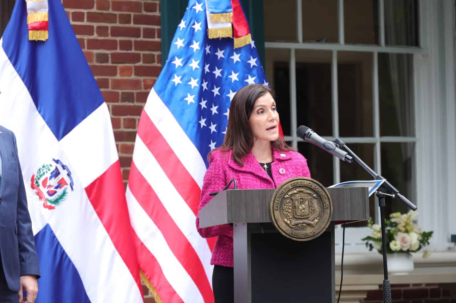 La embajadora de los Estados Unidos en la República Dominicana, Leah Francis Campos.