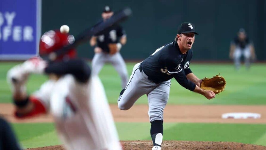 Toros contratan al relevista de Grandes Ligas Lucas Sims