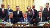 Trump anuncia que líderes tecnológicos acordaron regular la IA