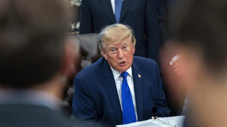 Musk, Bezos y otros líderes tecnológicos se citan con Trump para debatir sobre IA