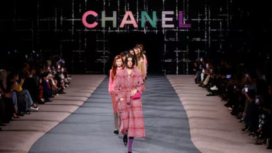 Las firmas de moda reactualizan su legado en los desfiles de París