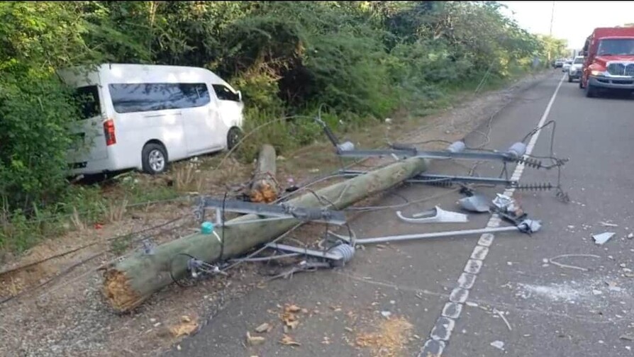 Autobús que transportaba estudiantes involucrado en accidente múltiple en la carretera de Mao
