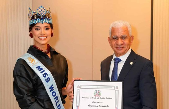 Joheirry Mola recibe reconocimiento del Senado tras coronarse Miss Mundo 2026