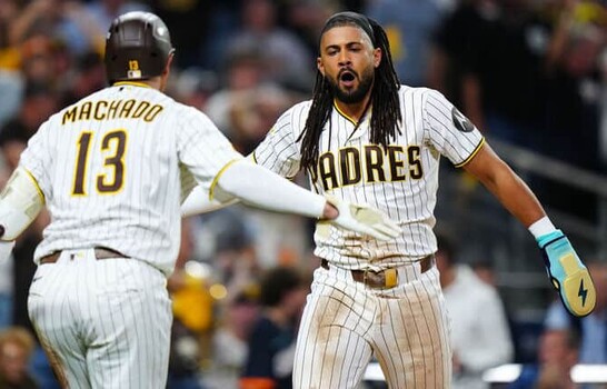 Tatis Jr. y Machado motorizan la ofensiva de los Padres en el primero de la serie