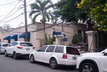 Camiones derriban cables y dejan una estela de peligro en las calles