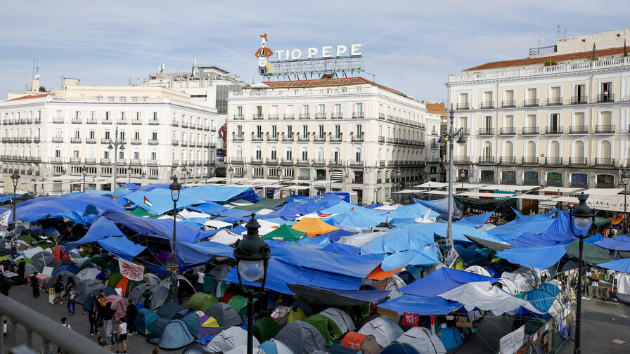 La presidenta de Madrid recurre a la Justicia para intentar desalojar la acampada de Sol La presidenta de Madrid recurre a la Justicia para intentar desalojar la acampada de Sol