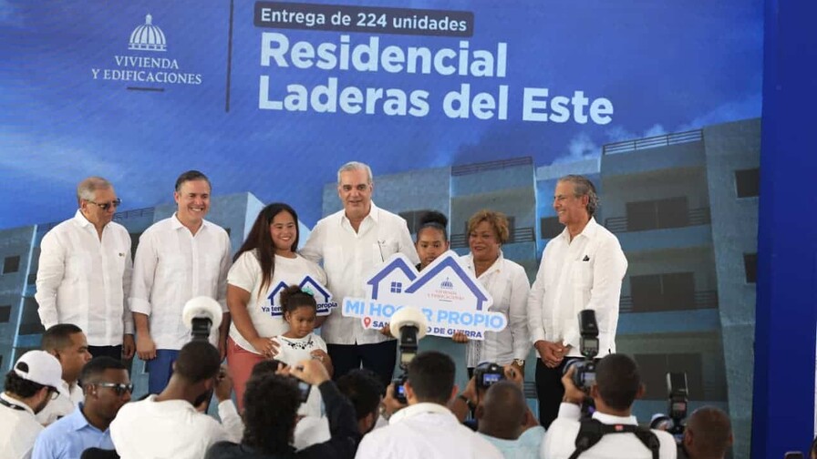 El Gobierno entrega 224 apartamentos en segunda etapa de Laderas del Este El Gobierno entrega 224 apartamentos en segunda etapa de Laderas del Este