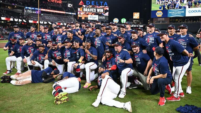 Los Bravos avanzan a la serie divisional para enfrentar a los Dodgers